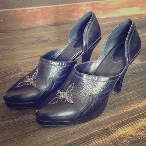 Y Knot Branded Western High Heels